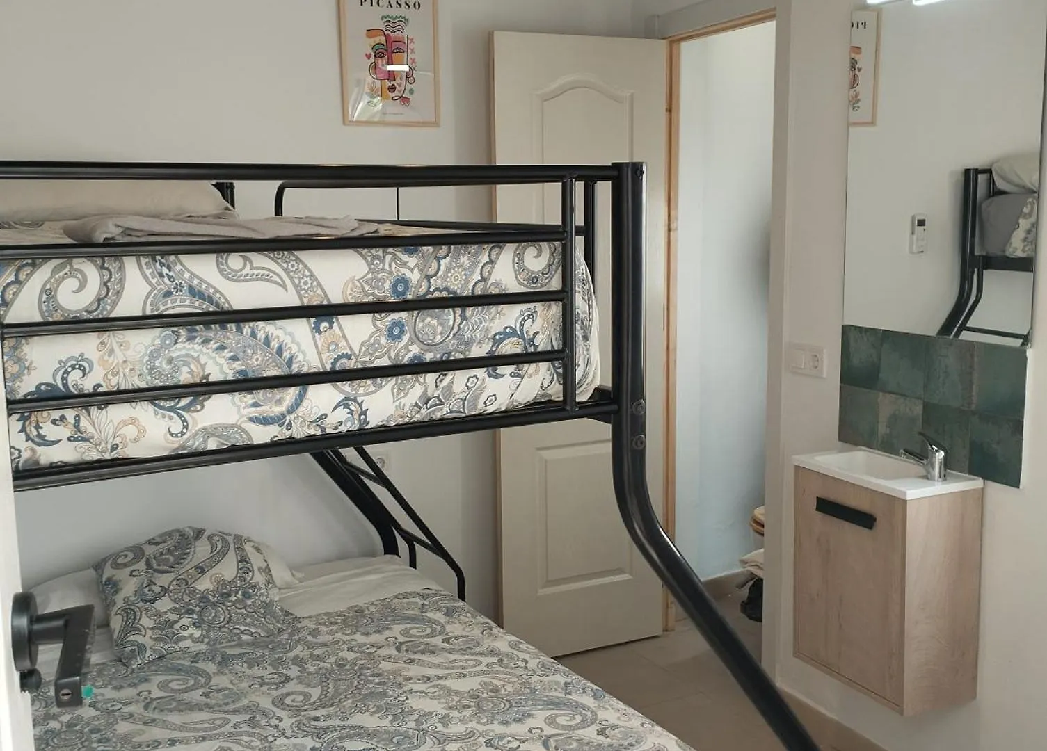 Homestay Casa Lagunillas Ensuite Malaga